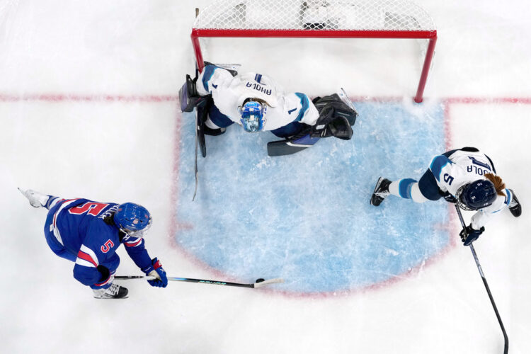 Hilary Knight ties US Olympic goal record in 5-0 win over Finland